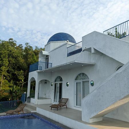 Villa Blue Door, Puncak Pondok Cipaseban Exterior photo