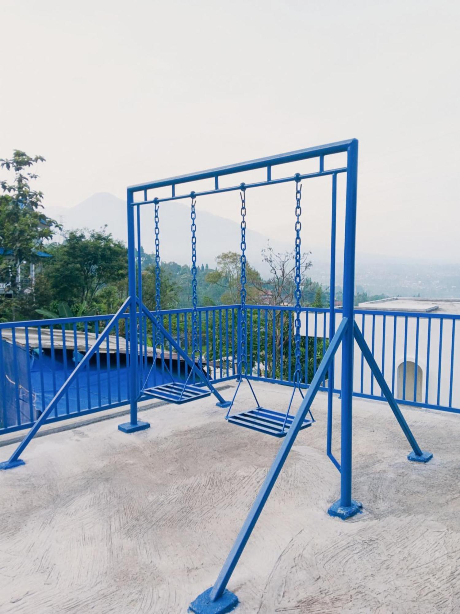 Villa Blue Door, Puncak Pondok Cipaseban Exterior photo