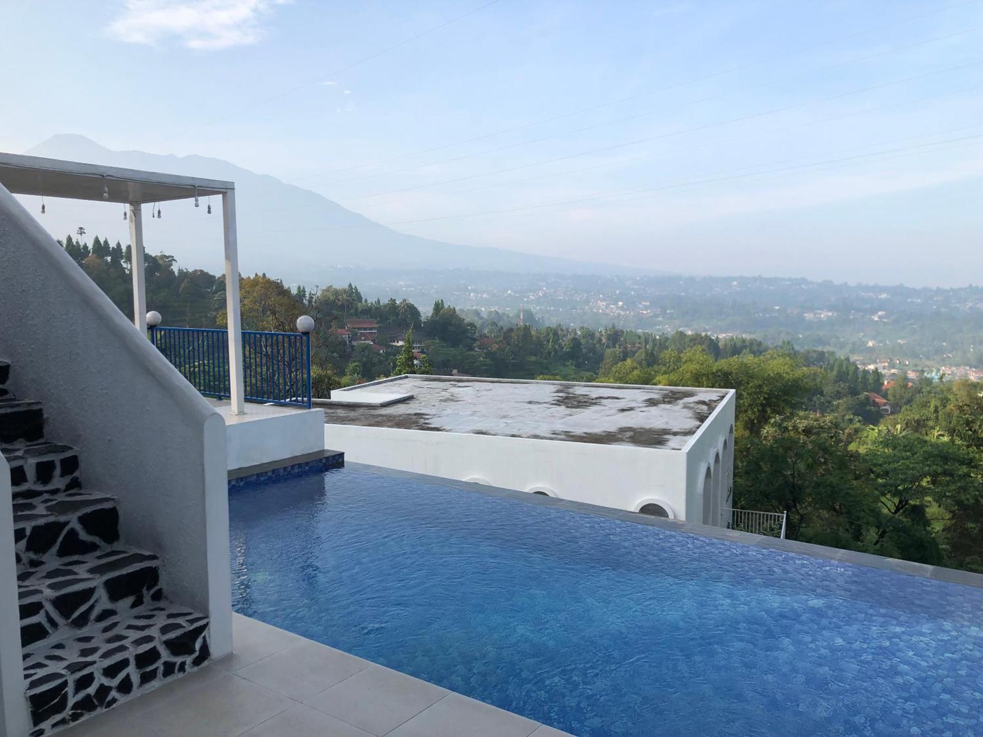 Villa Blue Door, Puncak Pondok Cipaseban Exterior photo